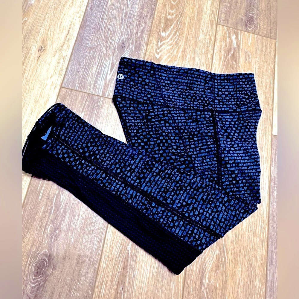 🛍️ Lululemon cropped legging. Excellent condition.